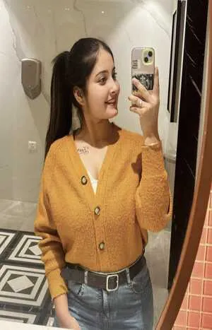 young call girl in Nehru Place